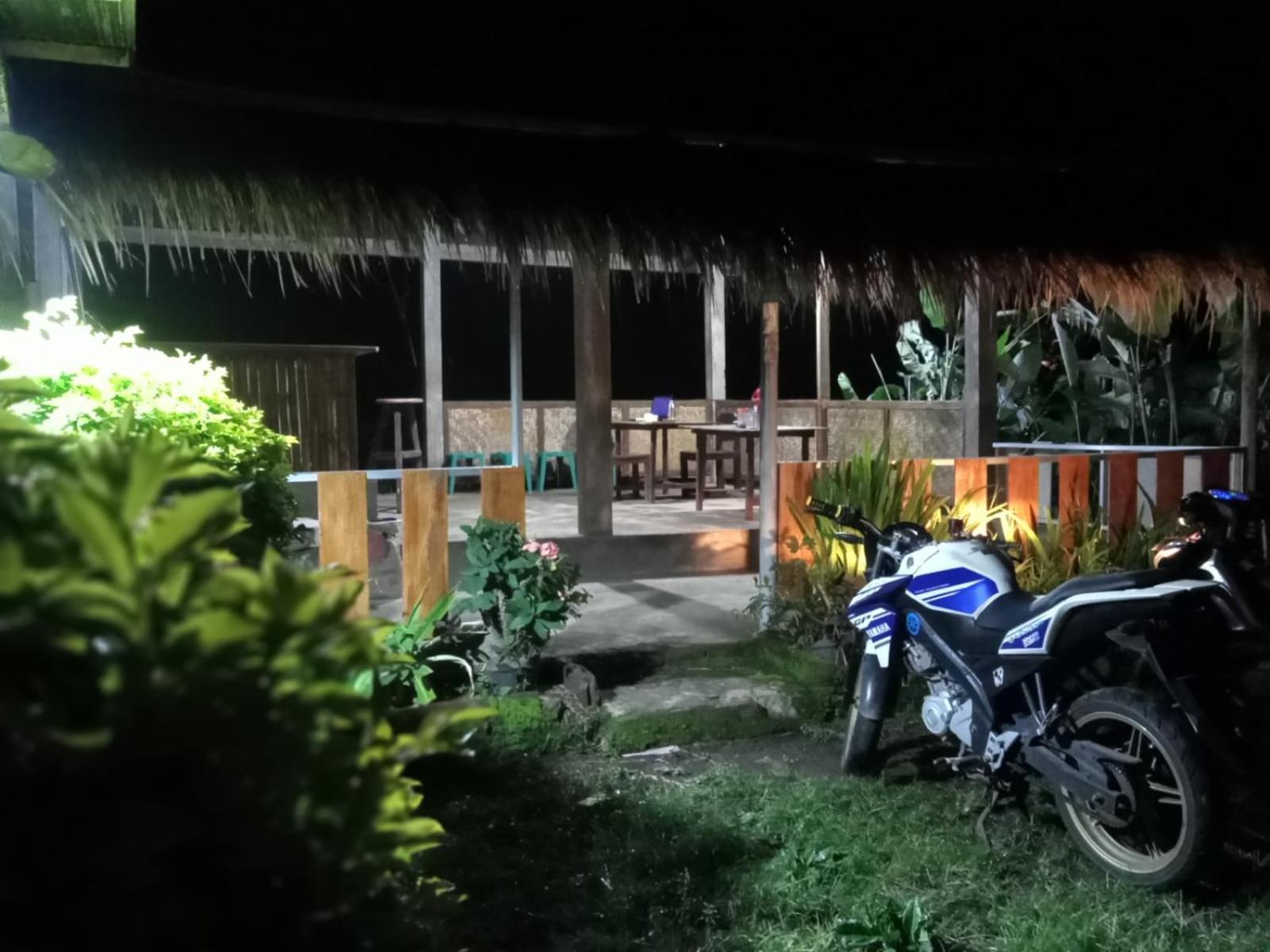 Bayan Exotic Homestay Сенару Екстериор снимка