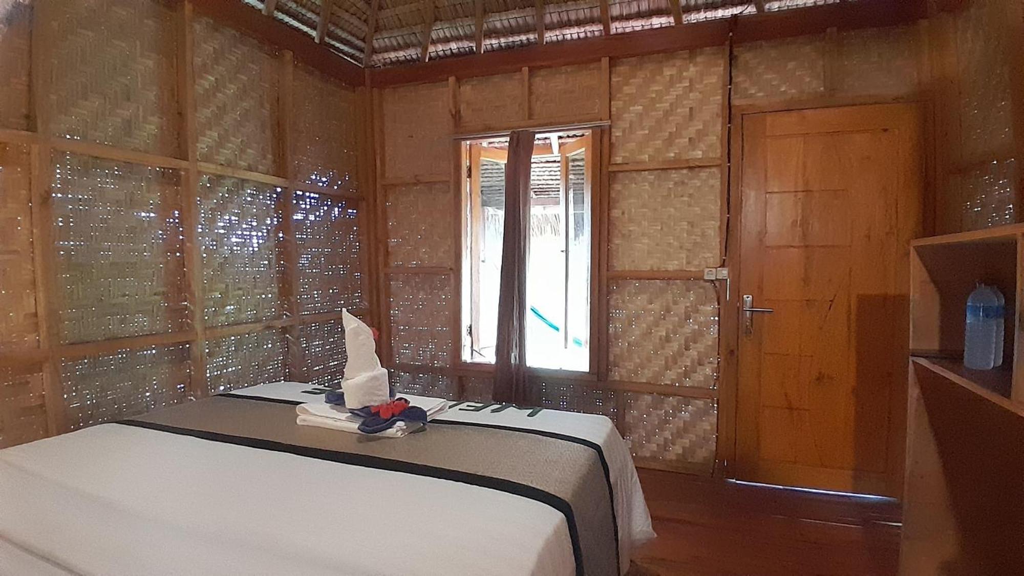 Bayan Exotic Homestay Сенару Екстериор снимка